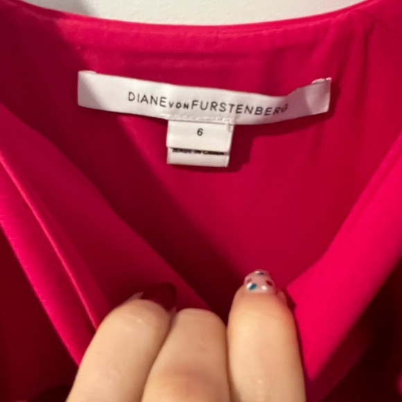 DVF MYLA Bodycon dress Sz. 6 in Dragon Fruit CLASSIC! *MSRP: $348+tax - Picture 7 of 9